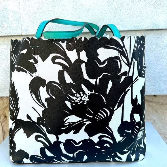 ***Trina Trina Turk Turquoise Scallop Tote Reversible (BG) - Picture 6 of 10